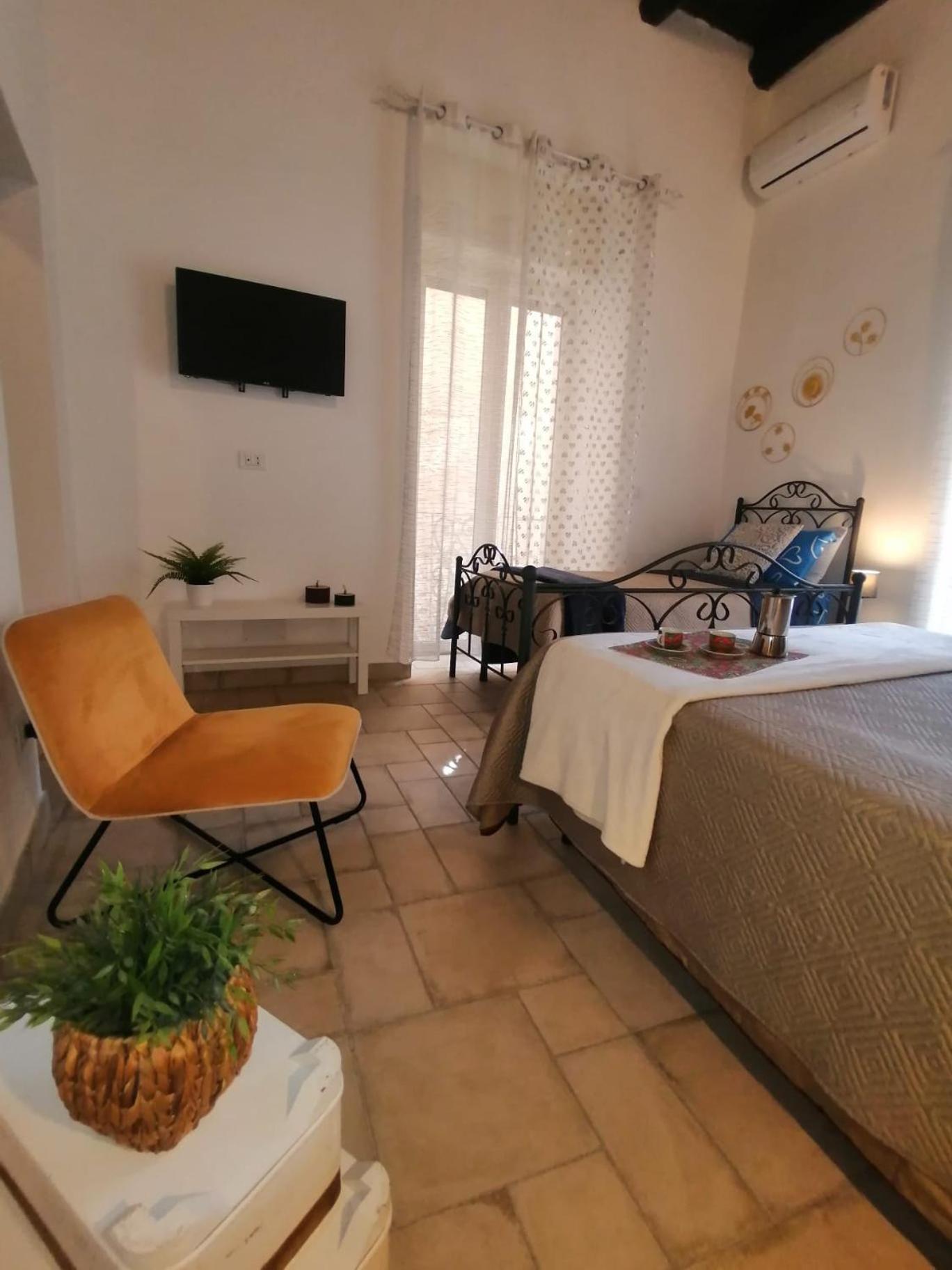 Il Vicoletto Sul Castello Appartement Napels Buitenkant foto